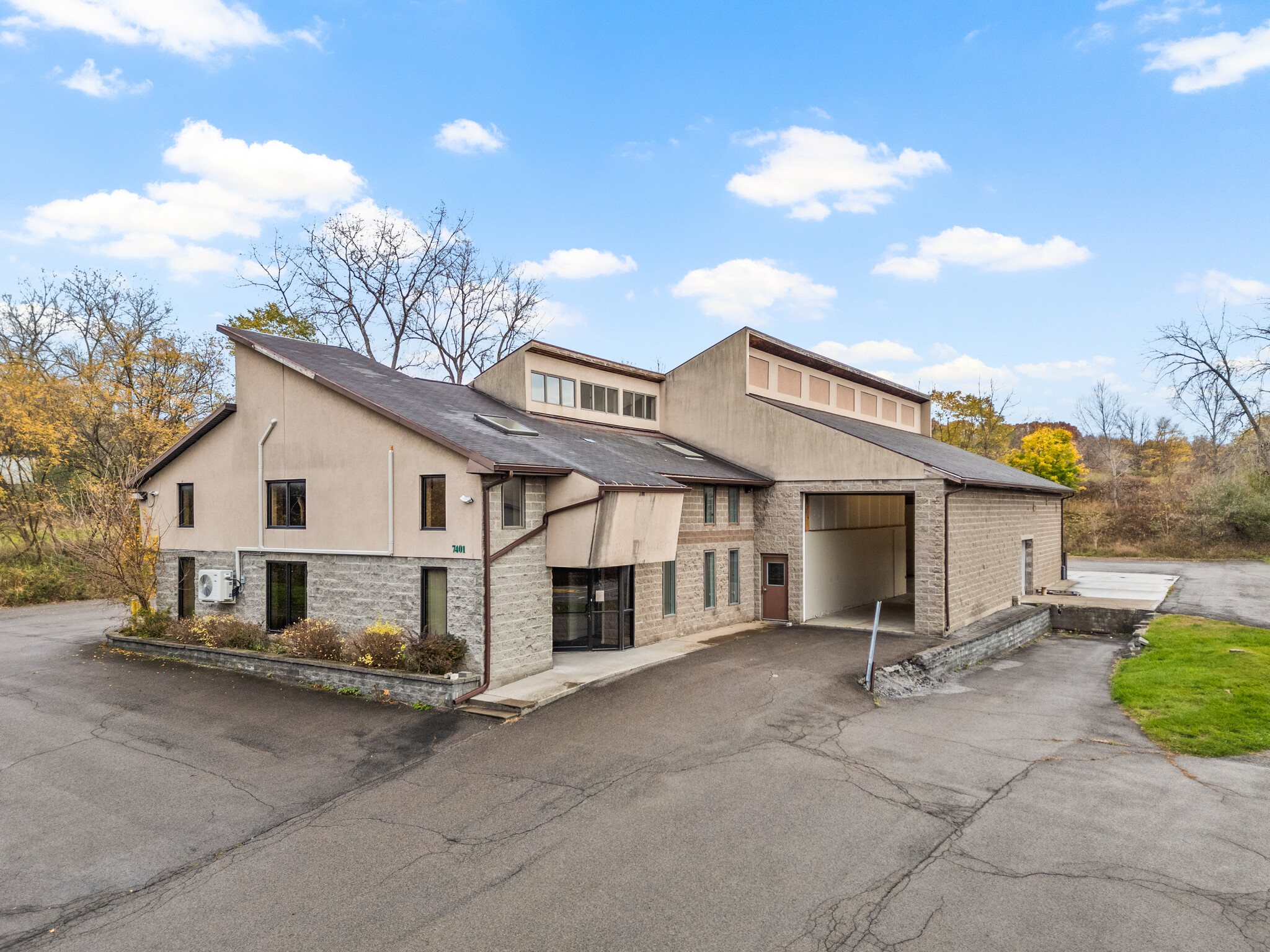 7401 Willowbrook Rd, Victor, NY for lease Building Photo- Image 1 of 20