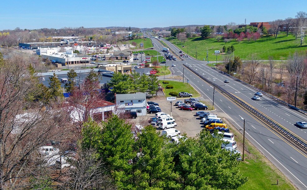 86 Berlin Tpke, Berlin, CT for sale Primary Photo- Image 1 of 3
