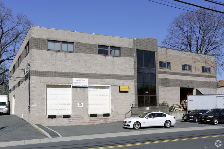 52 Woodbine St, Bergenfield, NJ 07621