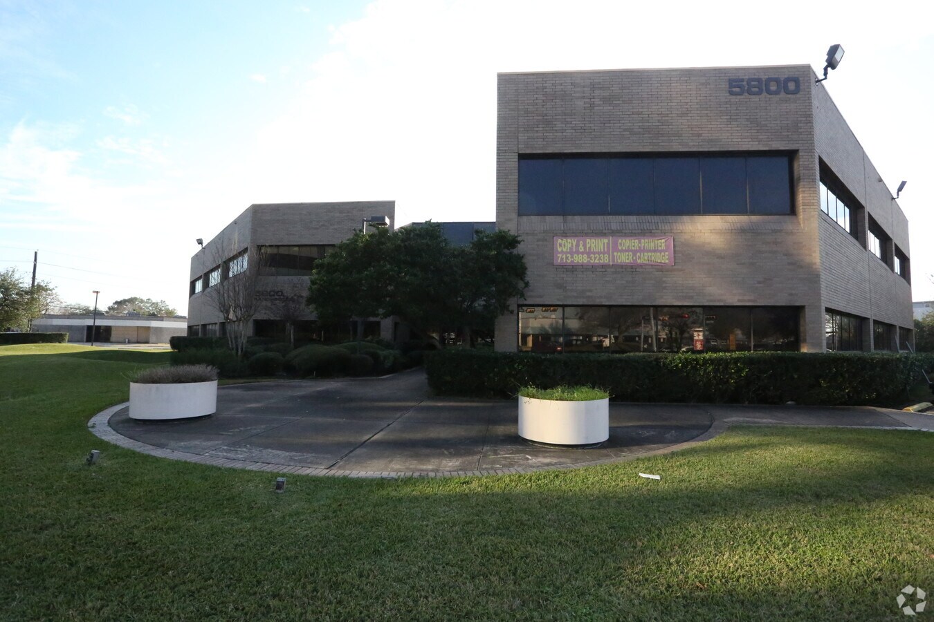 5800 Ranchester Dr, Houston, TX 77036