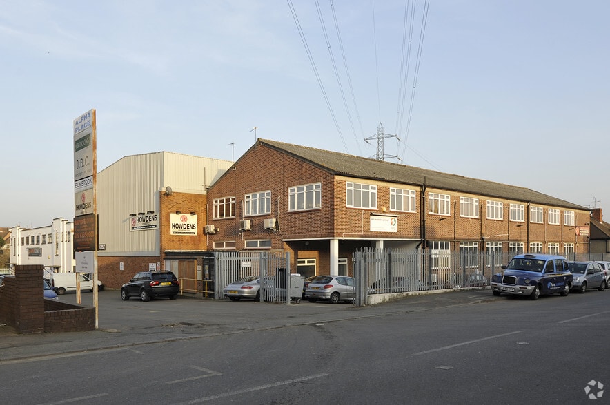 Garth Rd, Morden for sale - Primary Photo - Image 1 of 1