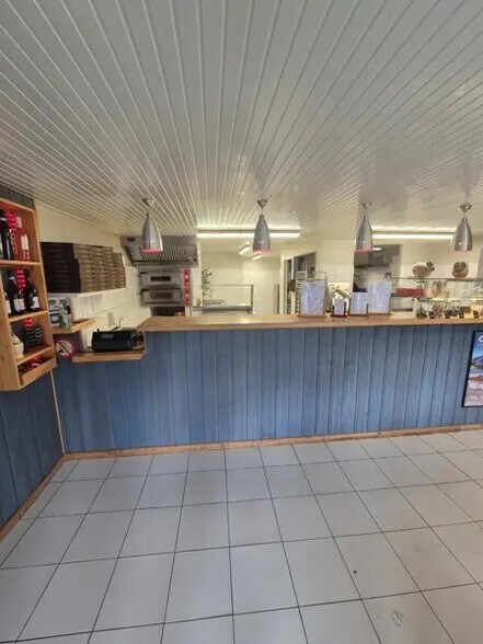 Retail in Lanton for sale - Interior Photo - Image 1 of 2