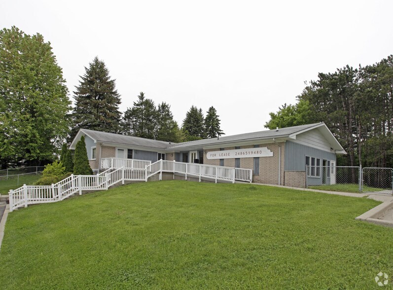 2810 S Lapeer Rd, Lake Orion, MI for lease - Primary Photo - Image 1 of 14