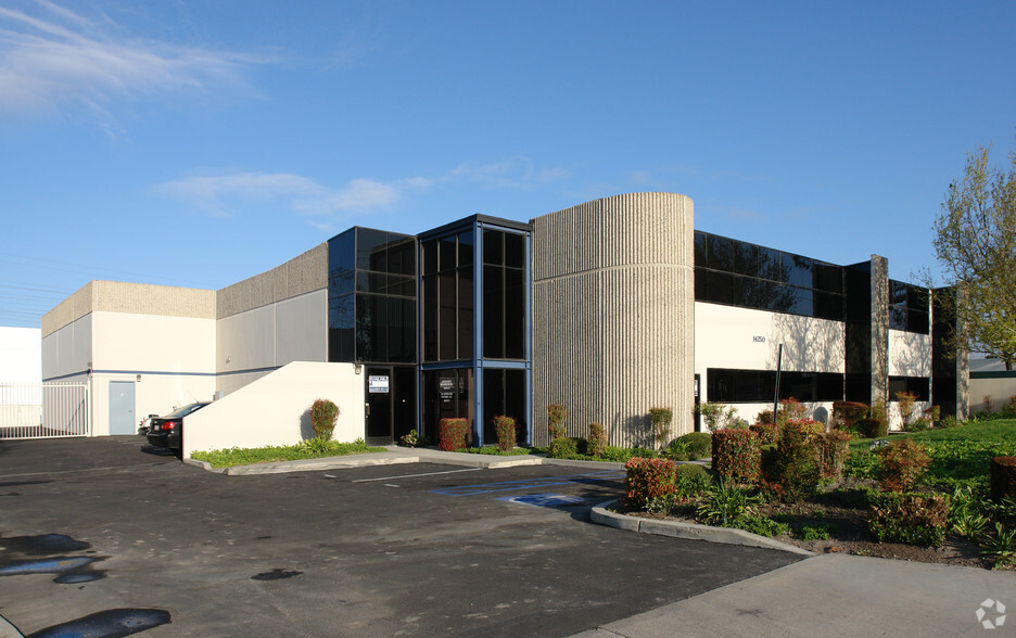 14250 Central Ave, Chino, CA for lease - Building Photo - Image 2 of 7