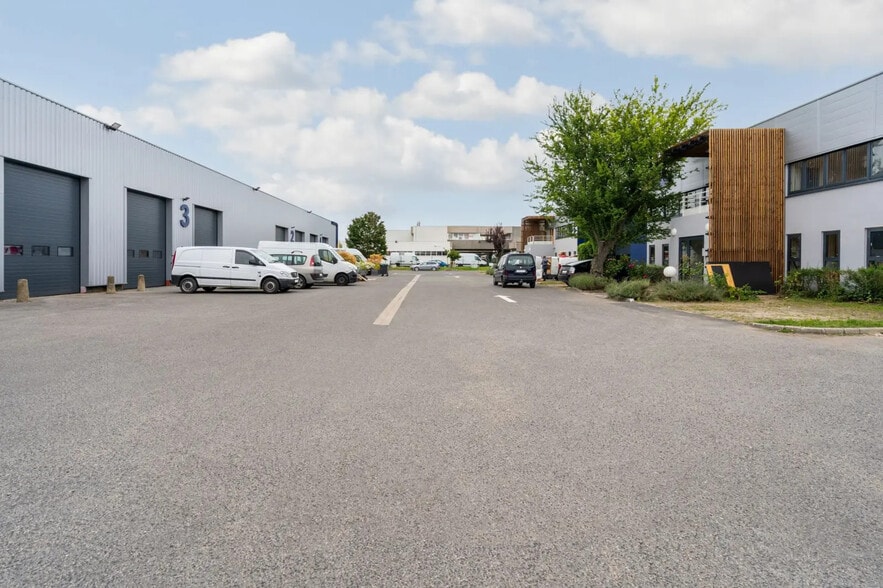 Flex in SAINT-OUEN-L'AUMONE for lease - Building Photo - Image 3 of 3