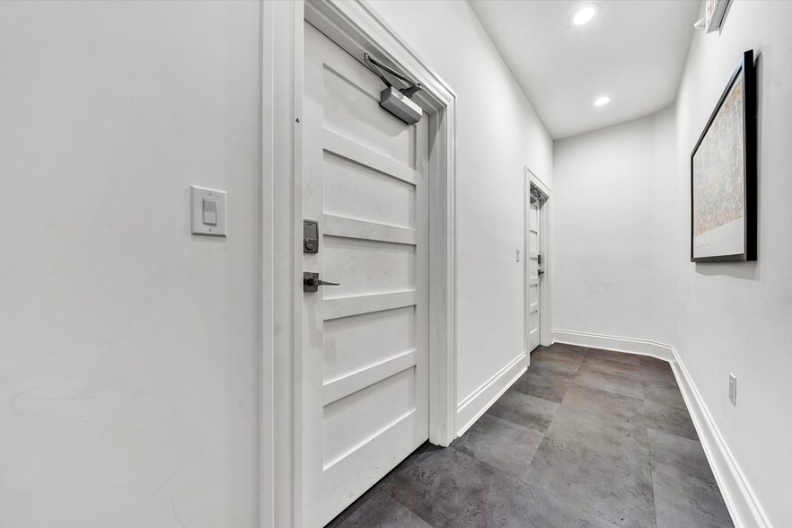 109 Campbell Ave SW, Roanoke, VA for sale - Building Photo - Image 3 of 56