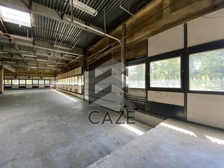Flex in Canéjan for lease - Interior Photo - Image 2 of 11