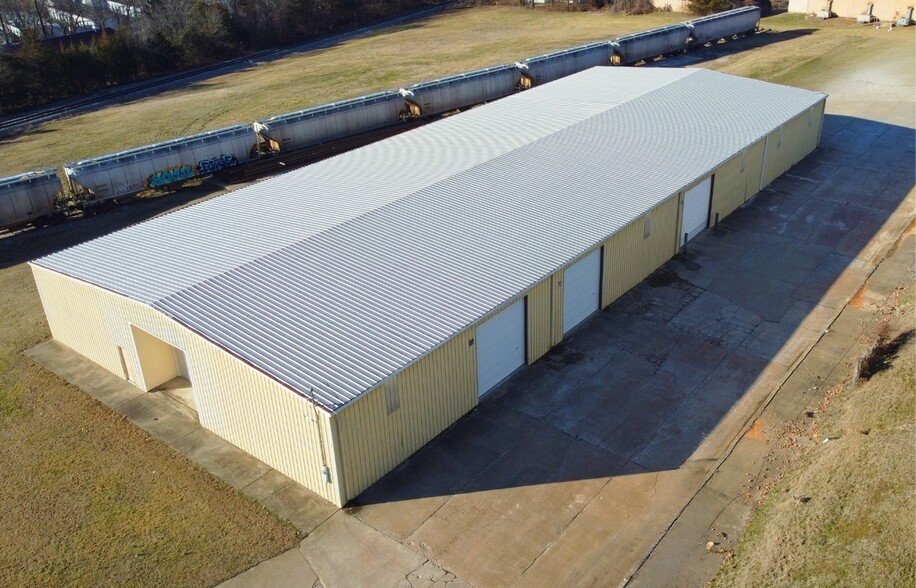 3199 American St, Springdale, AR for lease - Building Photo - Image 1 of 17