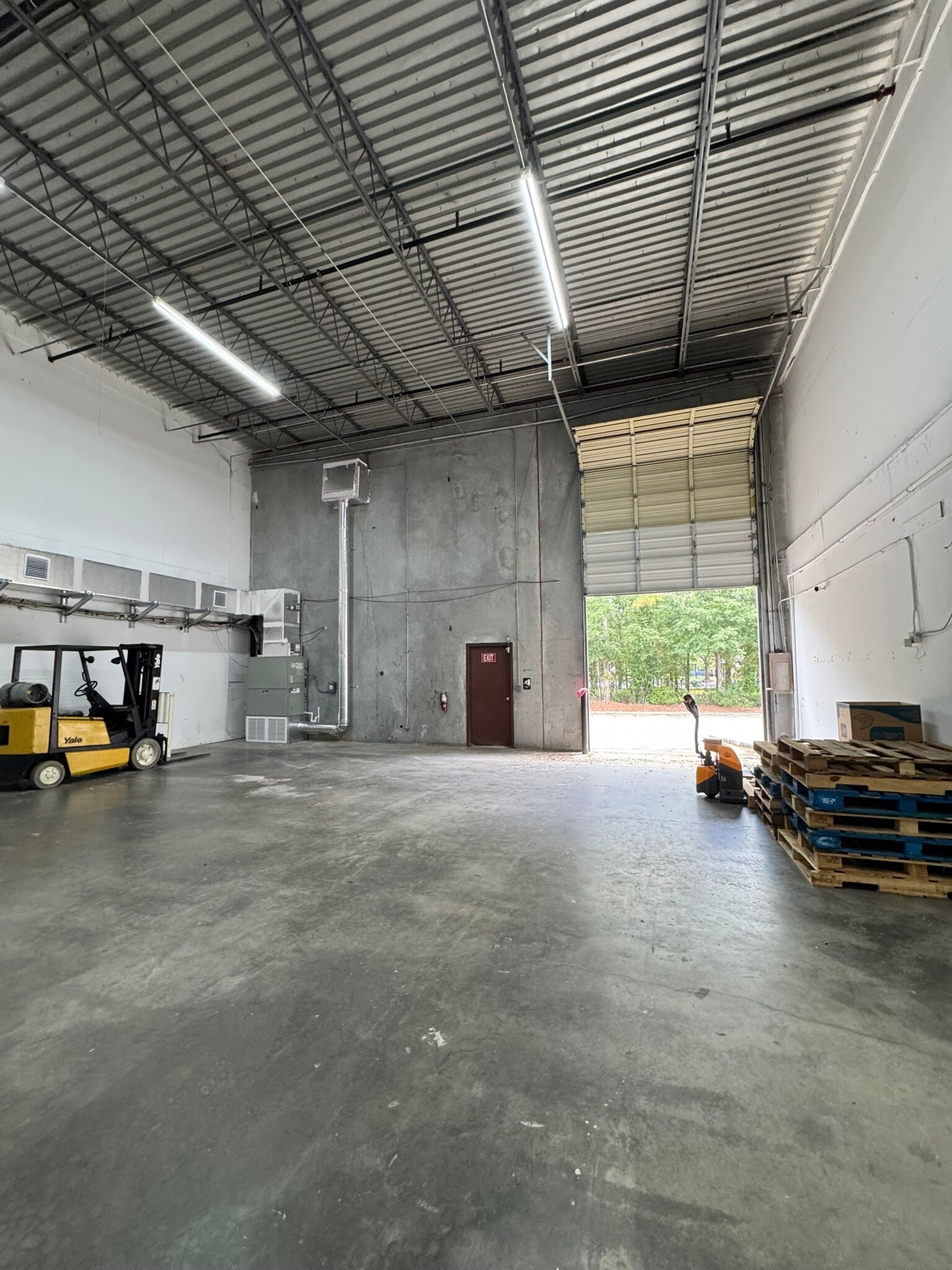 7750-1 Bayberry Rd, Jacksonville, FL for lease Interior Photo- Image 1 of 6