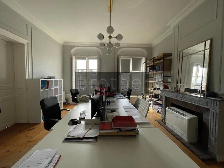 Office in Bordeaux for lease - Interior Photo - Image 1 of 5