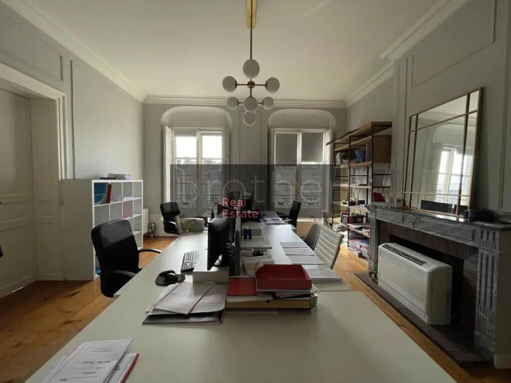 Location Bureaux 132 m² - Photo 1