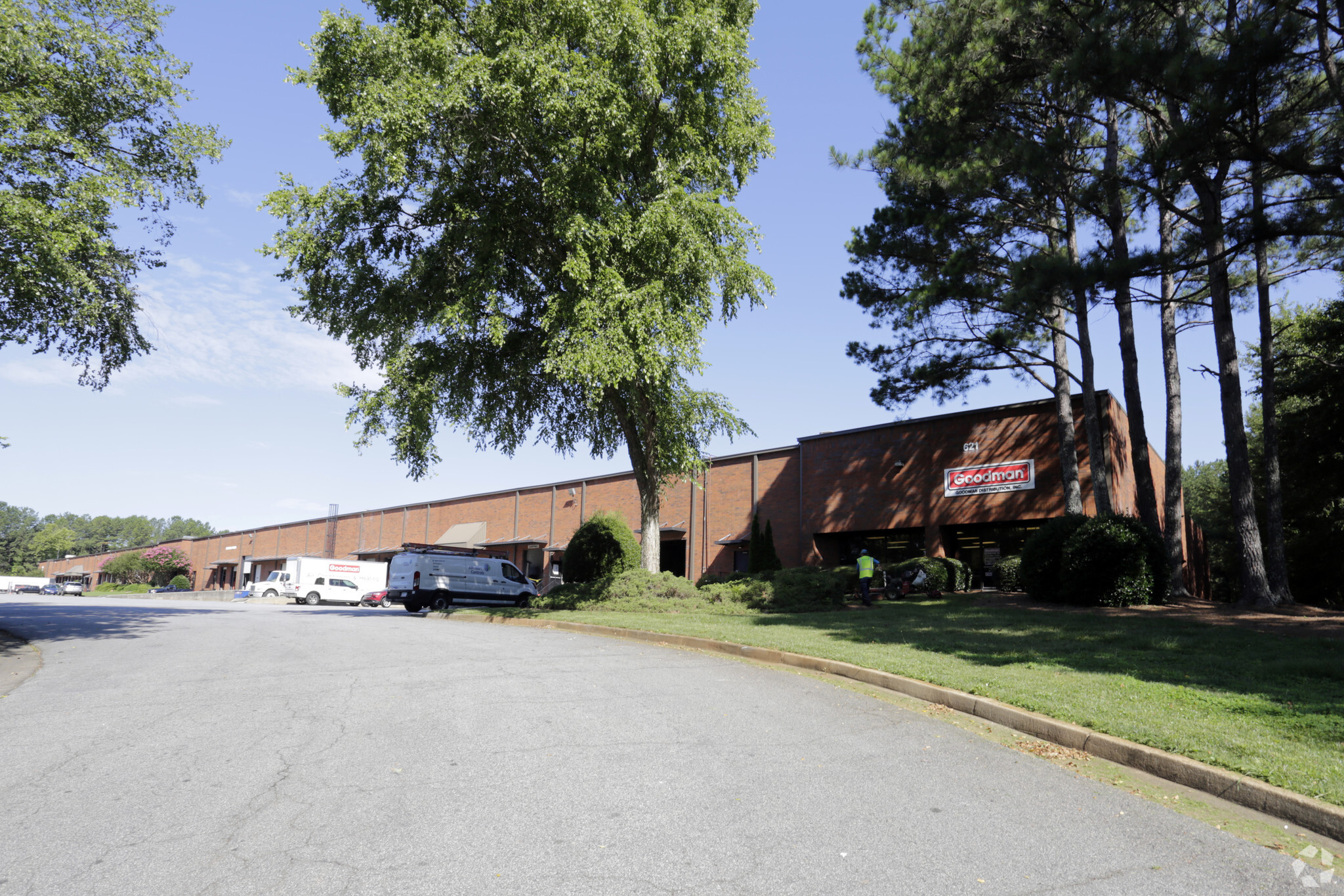 621 Hurricane Shoals Rd, Lawrenceville, GA for lease Primary Photo- Image 1 of 8