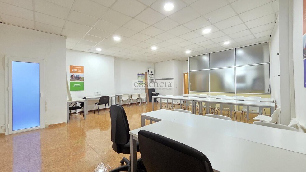 Retail in Gandia, Valencia for lease - Building Photo - Image 3 of 16