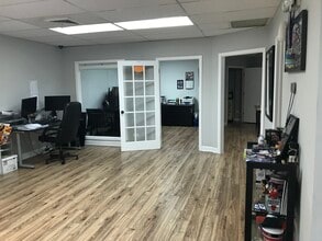 3605 Woodhead Dr, Northbrook, IL for sale Interior Photo- Image 2 of 9