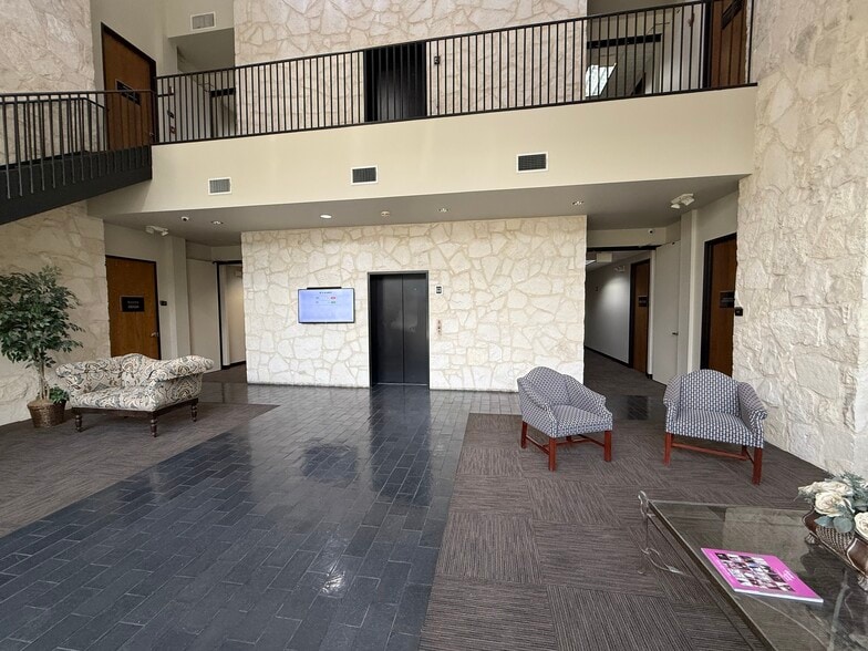 14400 Northbrook Dr., San Antonio, TX for lease - Building Photo - Image 2 of 16