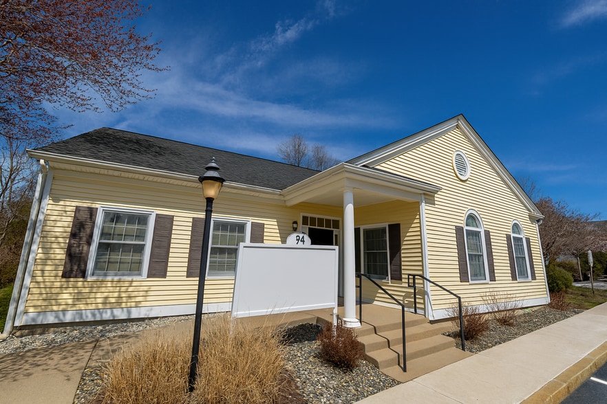 450 Veterans Memorial Pky, East Providence, RI for sale - Building Photo - Image 1 of 5