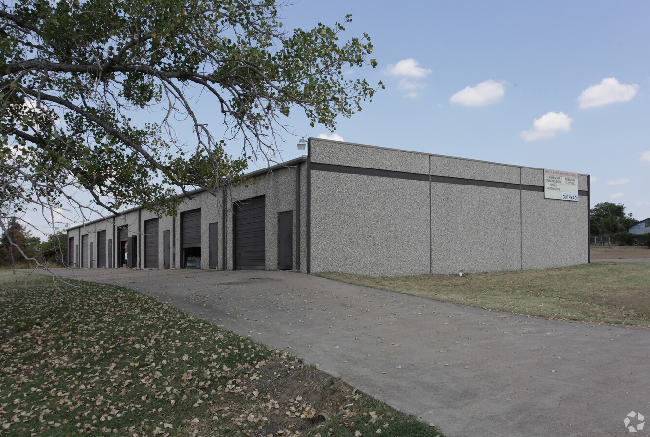 2601 N Kaufman St, Ennis, TX 75119