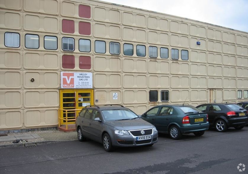 17-31 Burners Ln, Milton Keynes for lease - Building Photo - Image 2 of 22