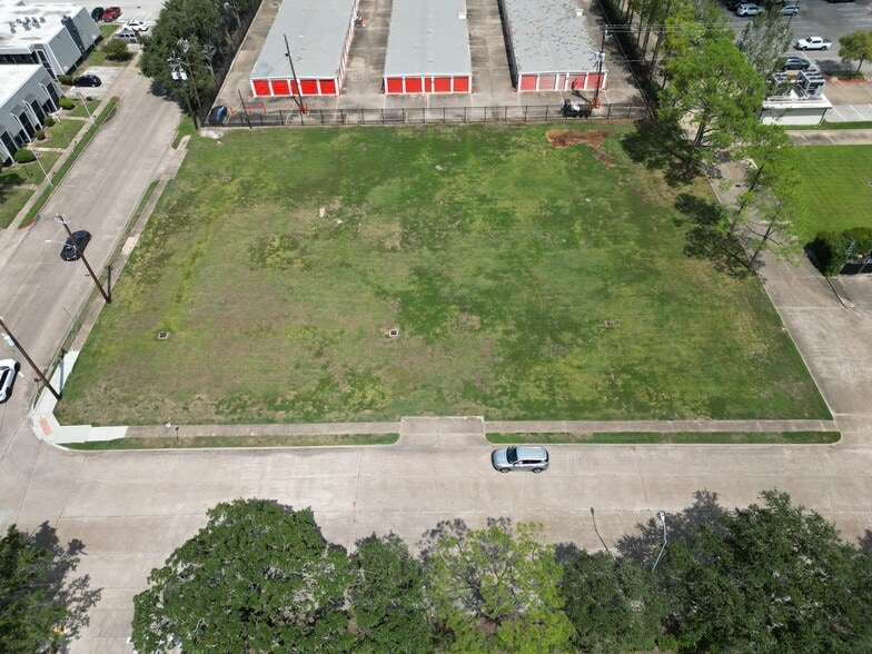 9651 Glenfield Ct, Houston, TX for lease - Building Photo - Image 2 of 6
