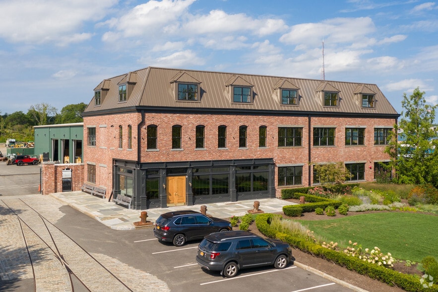 25 Newton Pl, Hauppauge, NY for lease - Building Photo - Image 2 of 10