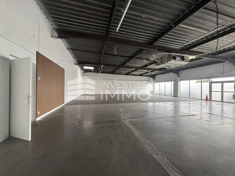 Retail in Mareuil-lès-Meaux for lease - Interior Photo - Image 1 of 4