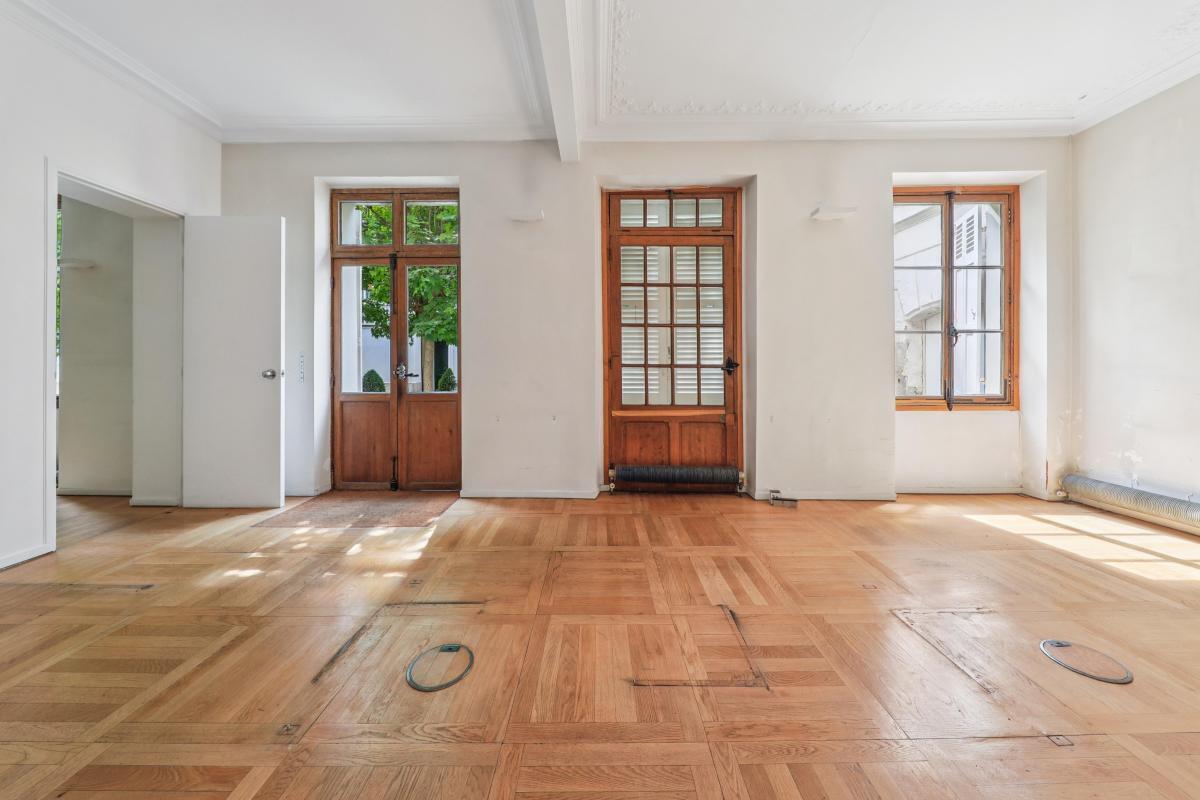 11 Rue Chateaubriand, Paris for sale Building Photo- Image 1 of 13