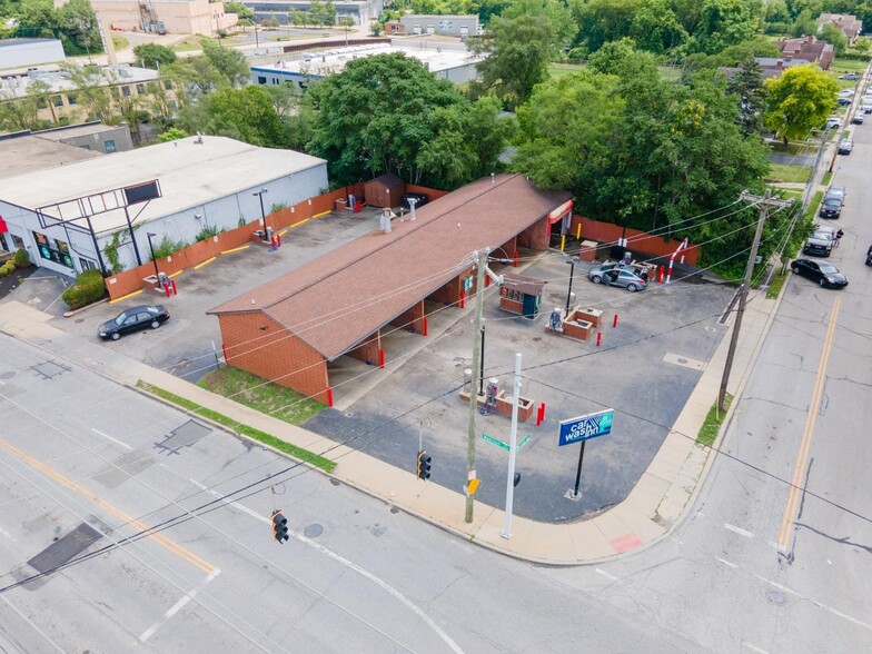 Three Car Washes: Car Wash Inn portfolio of 3 properties for sale on LoopNet.com - Building Photo - Image 3 of 17