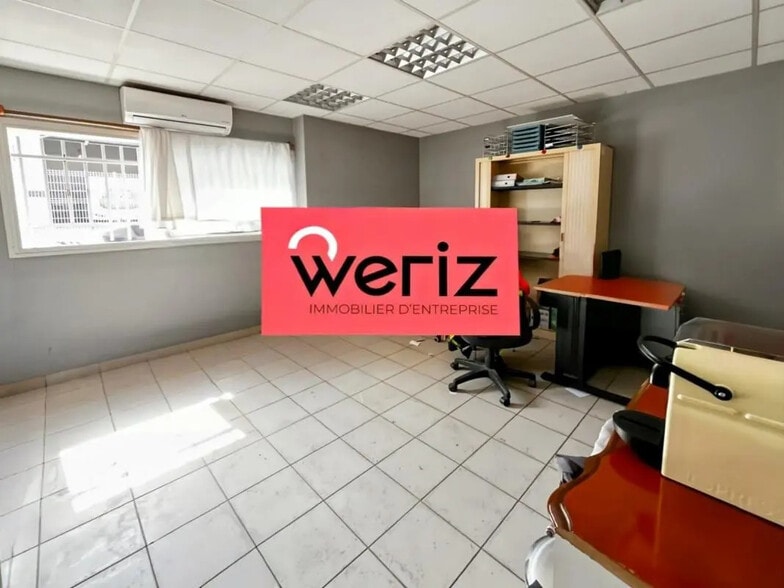 Flex in Aubagne for lease - Interior Photo - Image 3 of 4