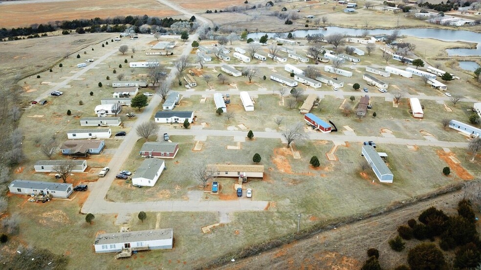 3203 S Highway 183, Clinton, OK for sale - Building Photo - Image 2 of 3