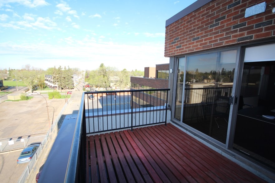 10230 142nd St NW, Edmonton, AB for lease - Building Photo - Image 2 of 4