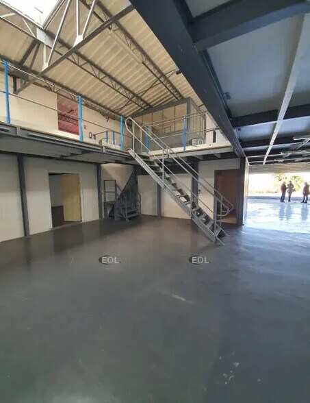 Flex in Coulommiers for lease - Interior Photo - Image 3 of 3