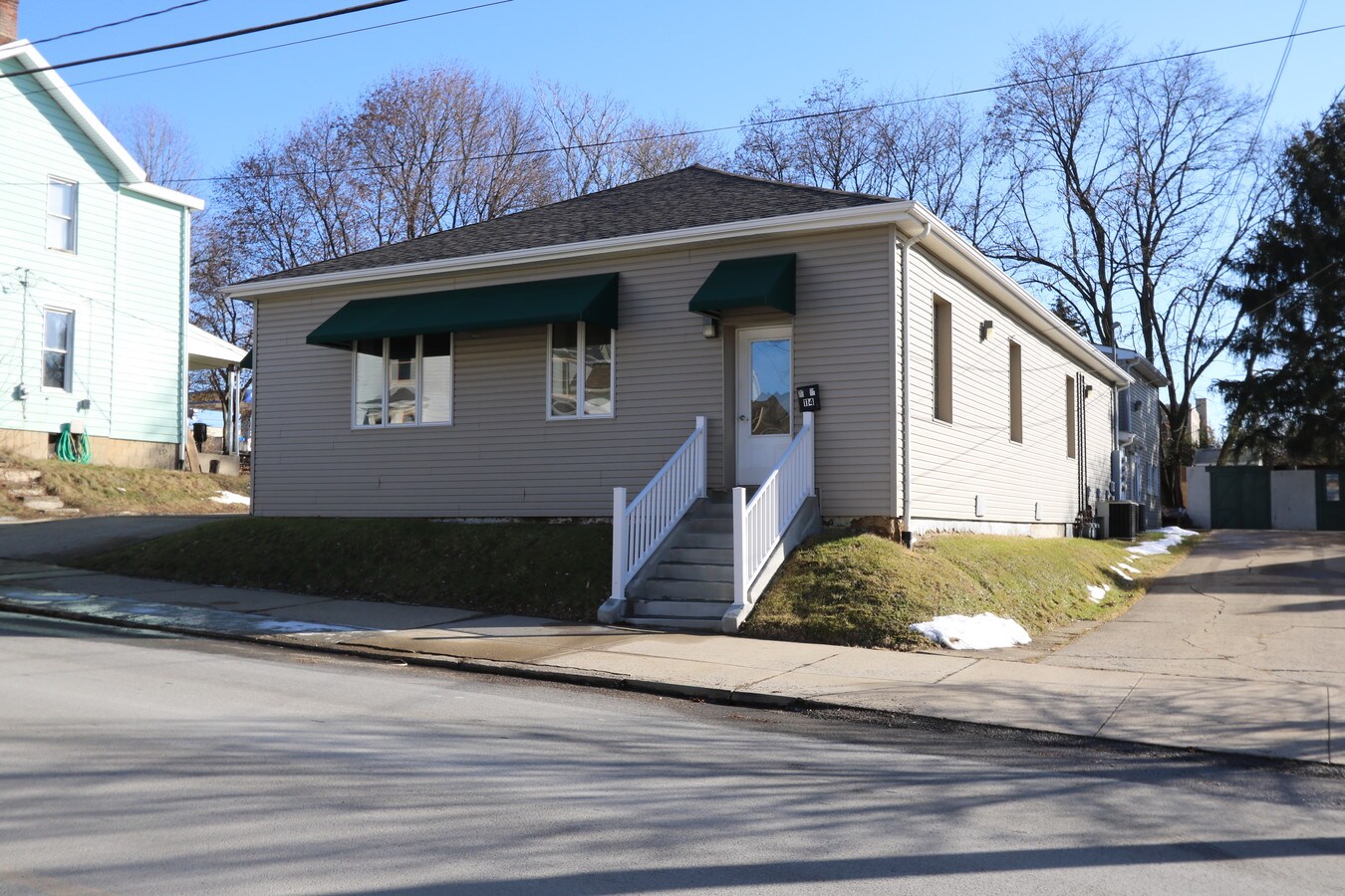 114 W Grandview Ave, Zelienople, PA 16063