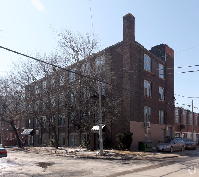 72-74 Stafford St, Toronto, ON for lease - Primary Photo - Image 1 of 4