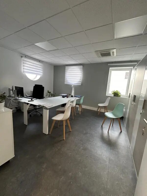 Office in Bruges for lease Interior Photo- Image 1 of 7