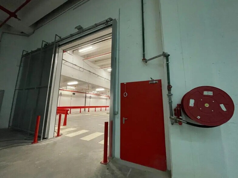 Industrial in Paris for lease - Building Photo - Image 3 of 6