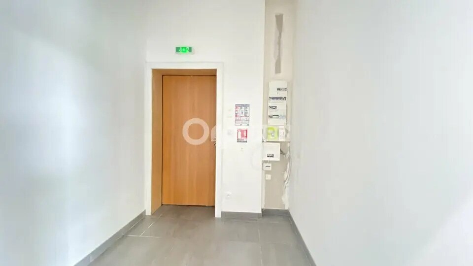 Retail in Ostwald for lease - Interior Photo - Image 3 of 6