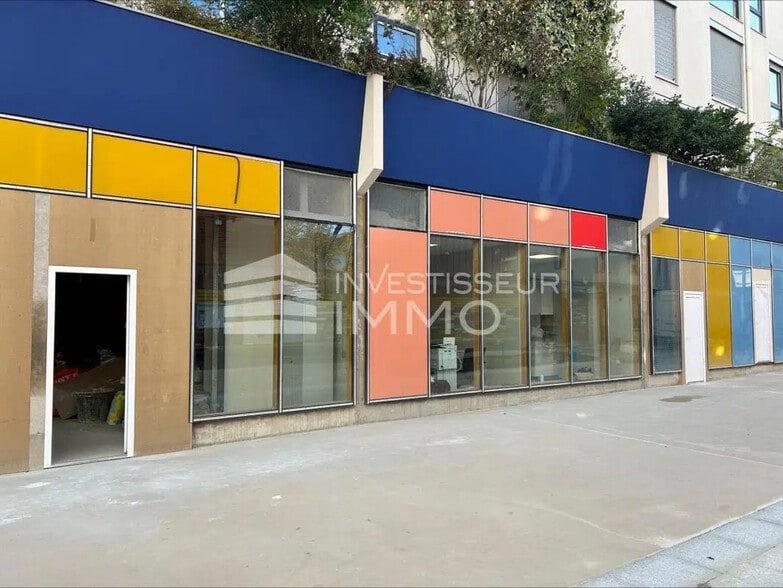 Flex in Paris for lease - Building Photo - Image 1 of 4