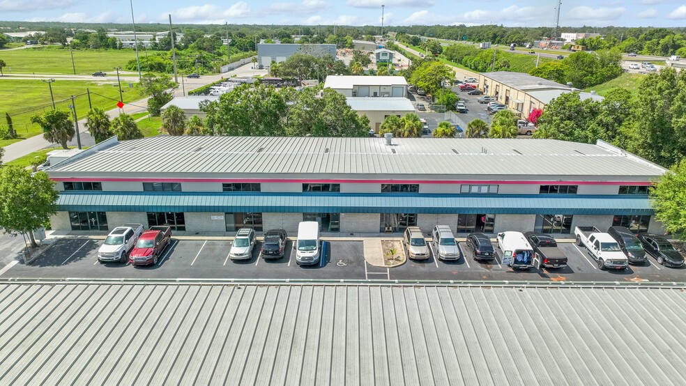 800 Bell Rd, Sarasota, FL for lease - Building Photo - Image 2 of 9
