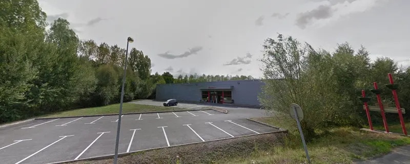 Location Commerce 2 268 m² - Photo 1