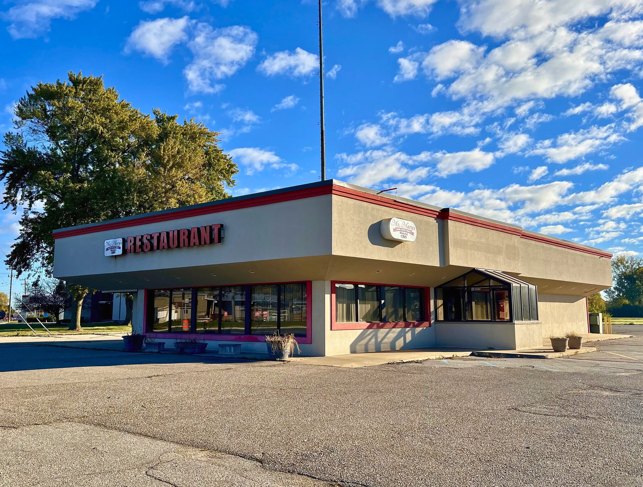 34010 Southbound Gratiot Ave, Clinton Township, MI for lease Building Photo- Image 1 of 3