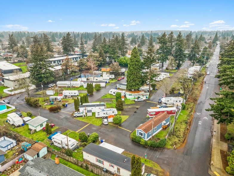 Tall Firs and Lantern Lane portfolio of 2 properties for sale on LoopNet.com - Building Photo - Image 3 of 10