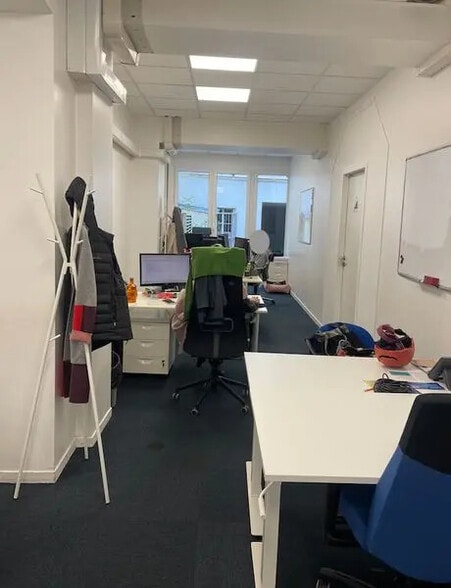 Office in Paris for lease - Interior Photo - Image 2 of 19