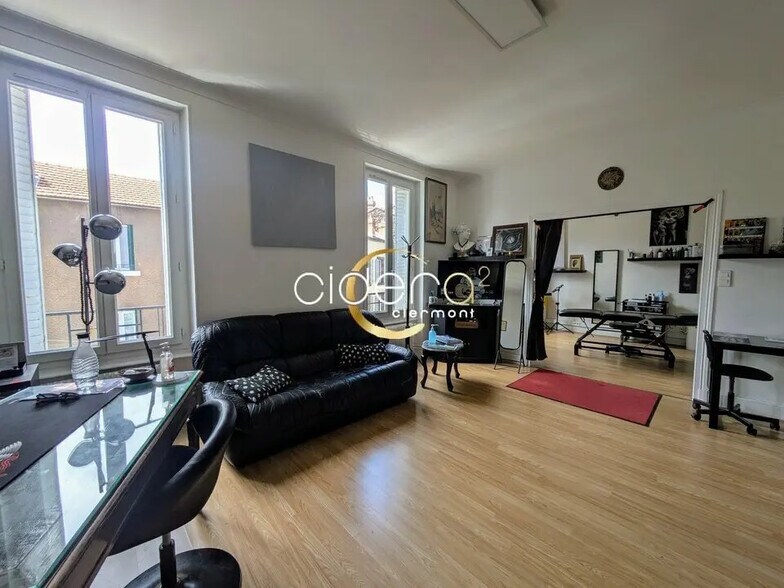 Office in Clermont-Ferrand for lease - Interior Photo - Image 1 of 9