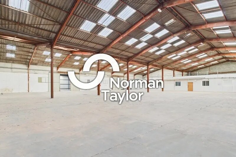 Flex in Perpignan for lease - Building Photo - Image 3 of 11