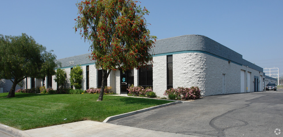 28170 Avenue Crocker, Valencia, CA for lease - Building Photo - Image 2 of 8