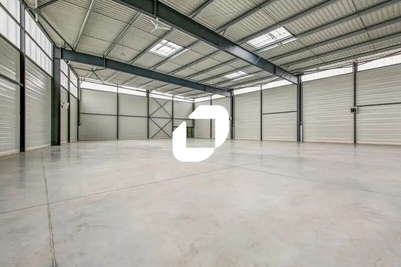 Flex in Stains for lease - Interior Photo - Image 2 of 28