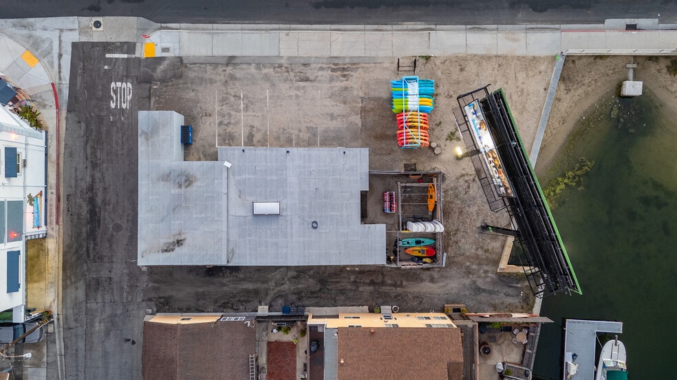 16902 Pacific Coast Hwy, Huntington Beach, CA for sale - Building Photo - Image 2 of 12