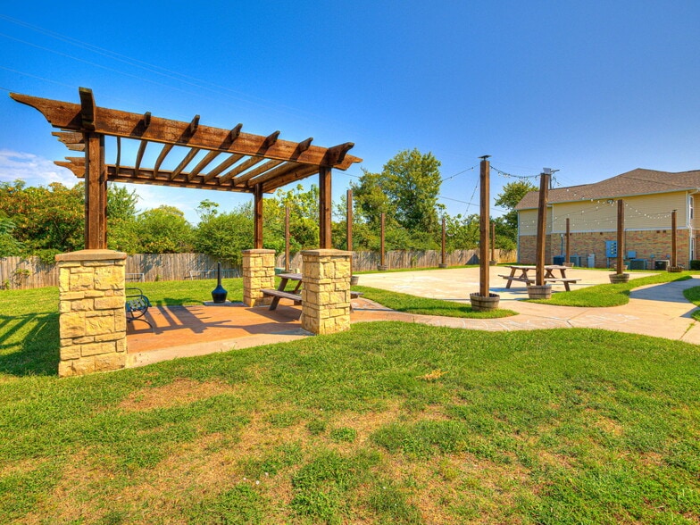 Fort Smith Portfolio portfolio of 2 properties for sale on LoopNet.com - Building Photo - Image 2 of 115