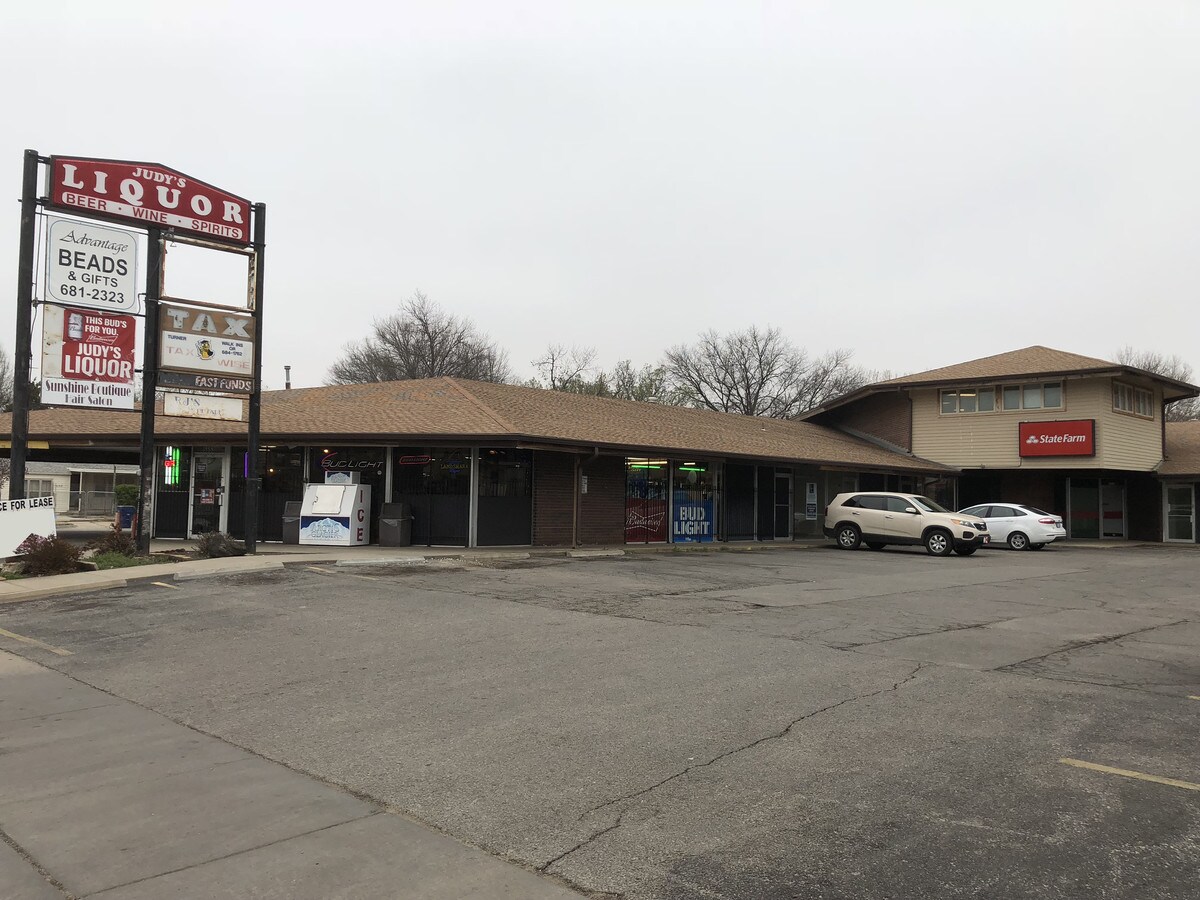 5653 E Harry St, Wichita, KS 67218 Retail/Office Spaces for Lease