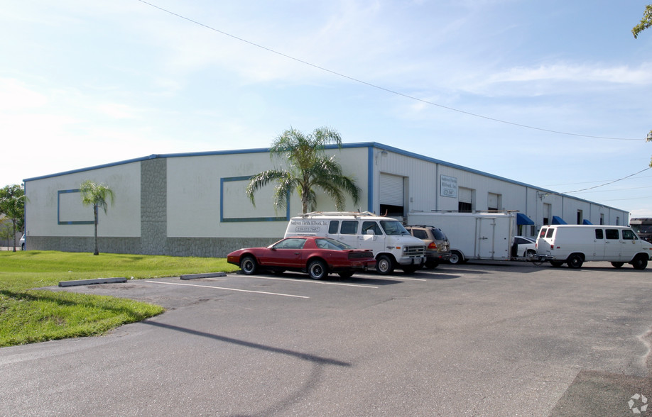 820 NE 24th Ln, Cape Coral, FL for lease - Building Photo - Image 2 of 10